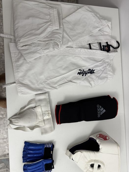 Продам кимоно б/у, подойдет на 8-11 лет,