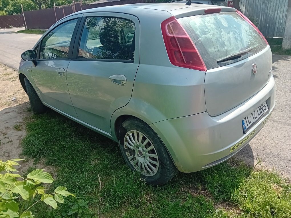 Vând fiat grande punto din 2010