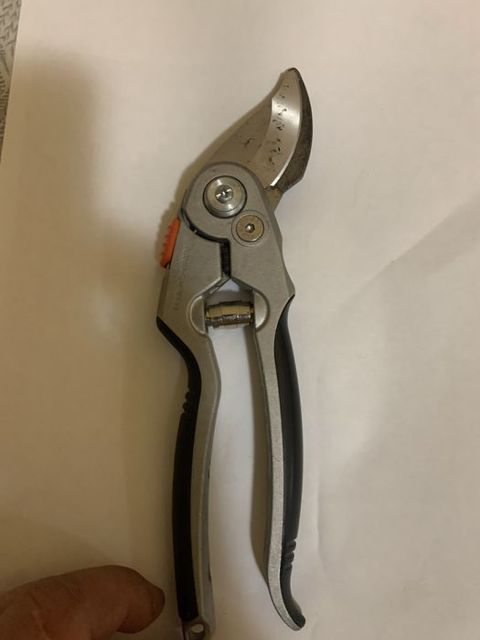 Foarfeca pomii Gardena si Fiskars