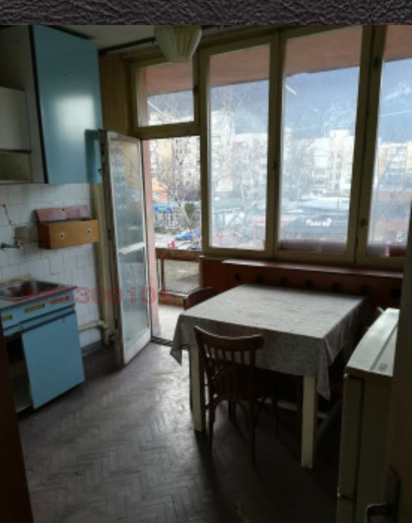 Продава се Двустаен апартамент в Враца, Център - 59 кв.м за 1295 €/кв.м - Снимка #2