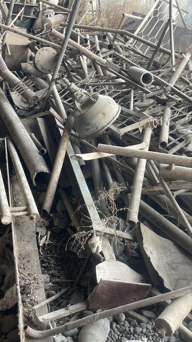 Металлом бор  сотилади 5000 кг