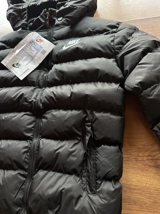 Мъжко,черно,зимно яке Nike с бродирано лого и сваляща се качулка