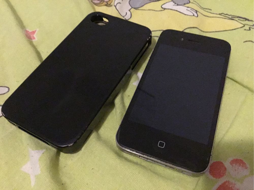 Iphone 4  bun  negru