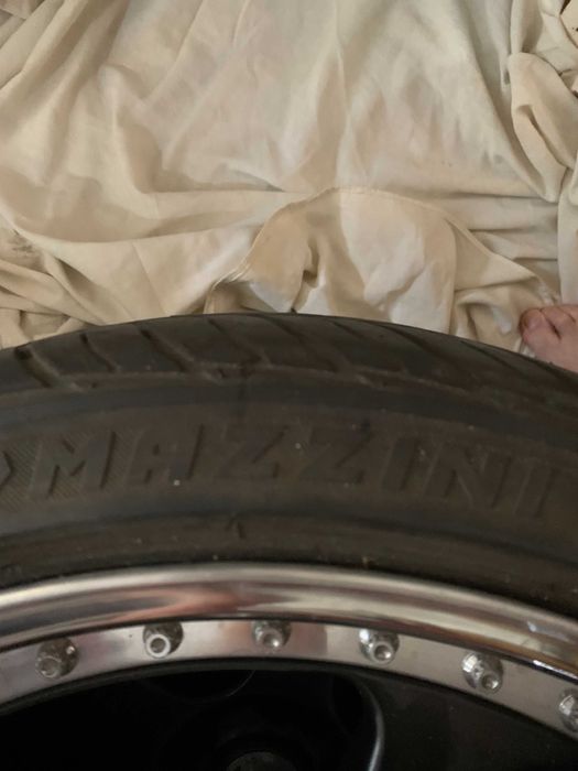 летние шины   245/35 r19