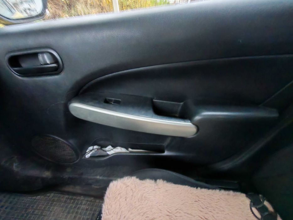 Продавам Мазда 2 1.4i