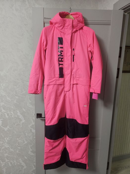 Горнолыжный комбинезон на девочку