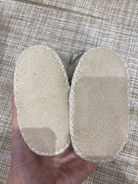 ЧИСТО НОВИ зимни бебешки обувчици (буйки)