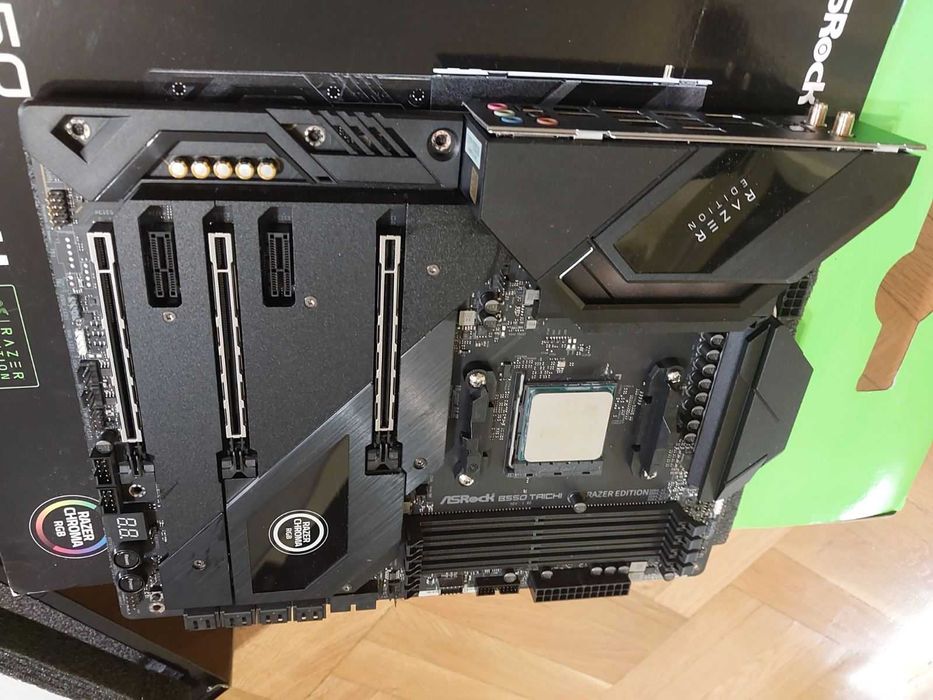 AMD Ryzen 7 5800X + AsRock B550 Taichi Wi-Fi Razer Edition