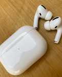 СРОЧНО Продам airpods pro with lightning белый
