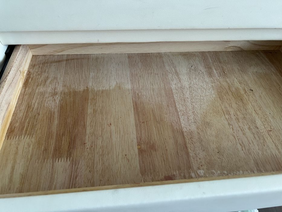 Masa machiej cu oglinda si scaun