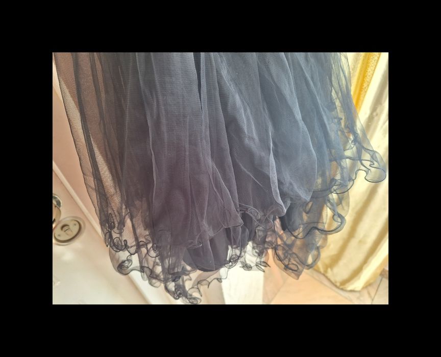 Rochie neagra cu broderie argintie