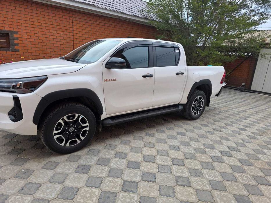 Расширители арок на Toyota Hilux 2025 новые бананы на Тойота Хайлюкс