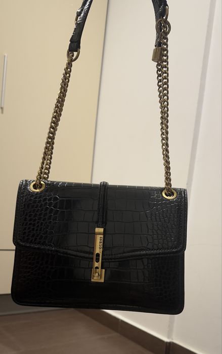 Geanta de umar Guess