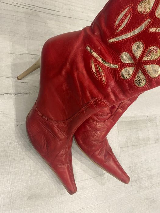 Червени елегантни ботуши на ток