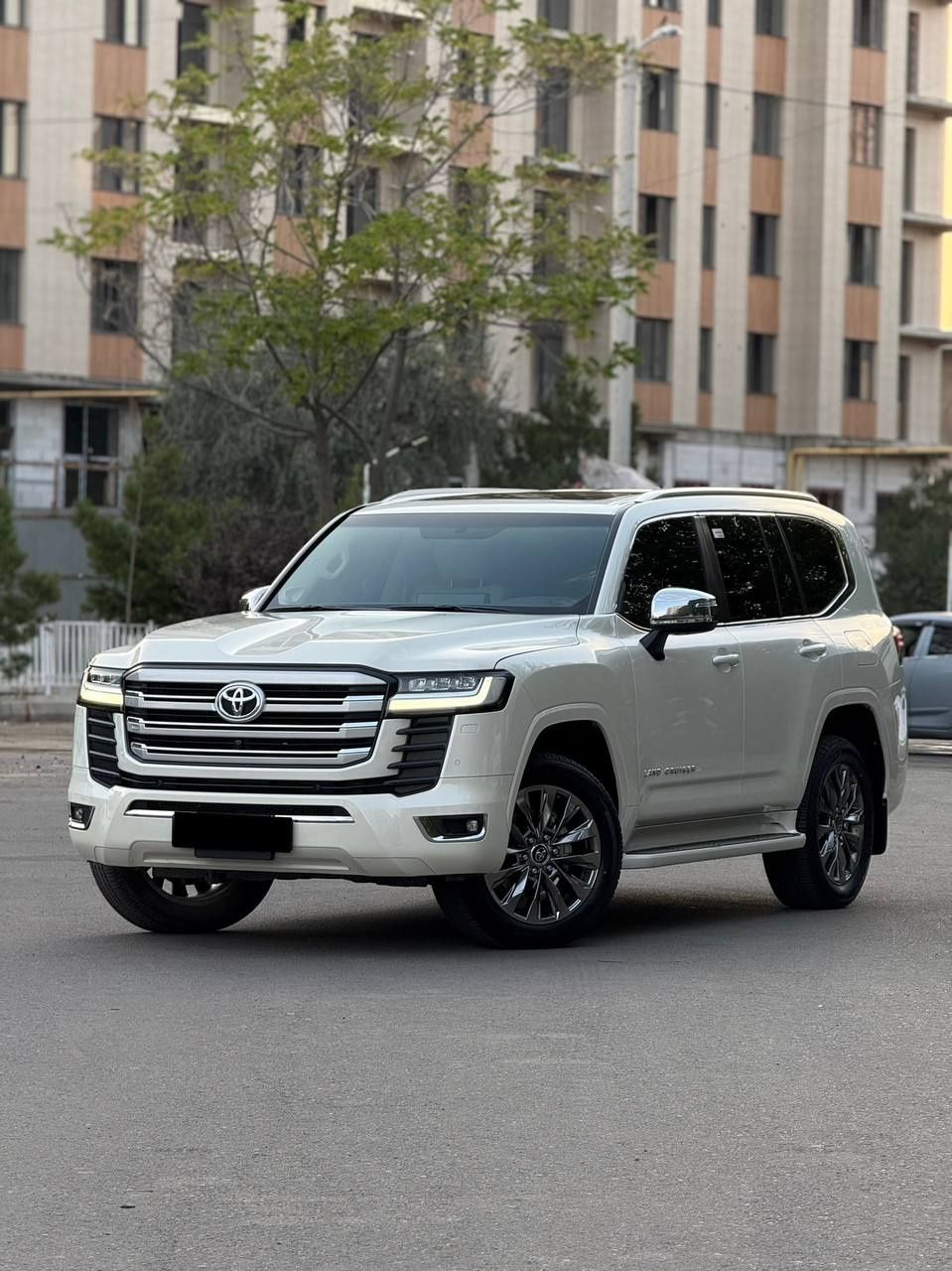 Toyota Land Cruiser 300 4л Насия. савдога. берилади.