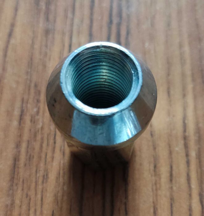 Дълги гайки за джанта, 19 ключ - 10 лв