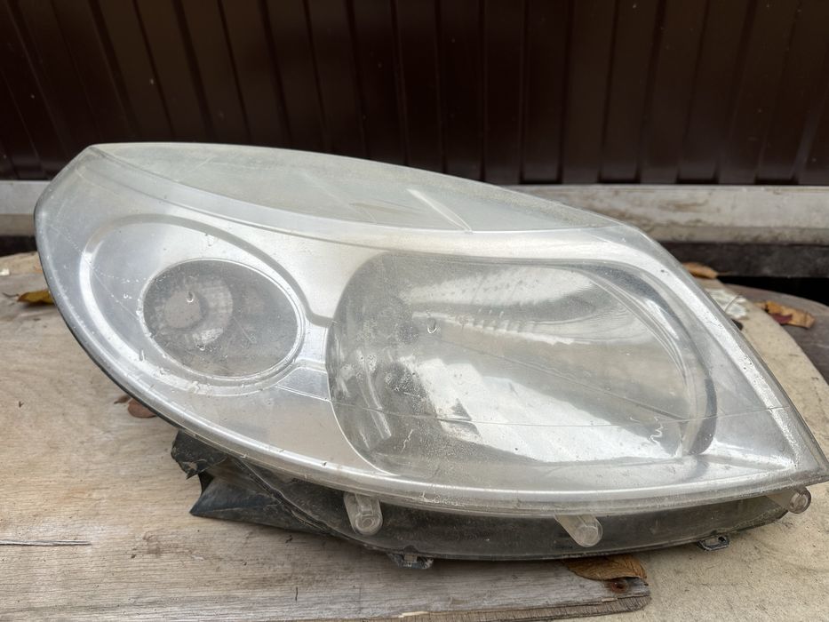 Продам фару на сандеро 1