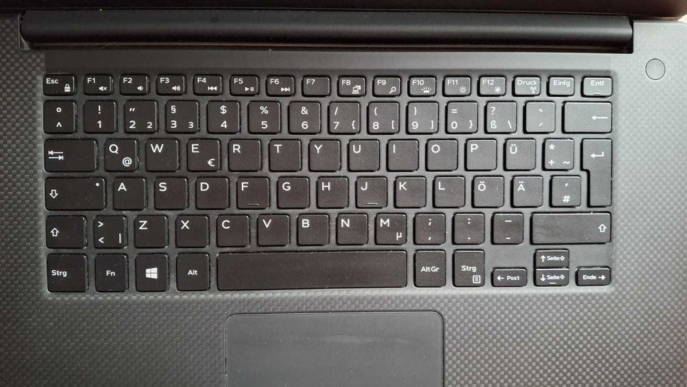 Dell XPS 15 9560 | i7 + 32GB RAM | SSD | Baterie Nouă