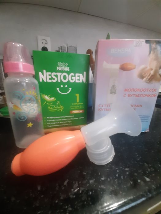 Молокоотсос новый и смесь Nestogen