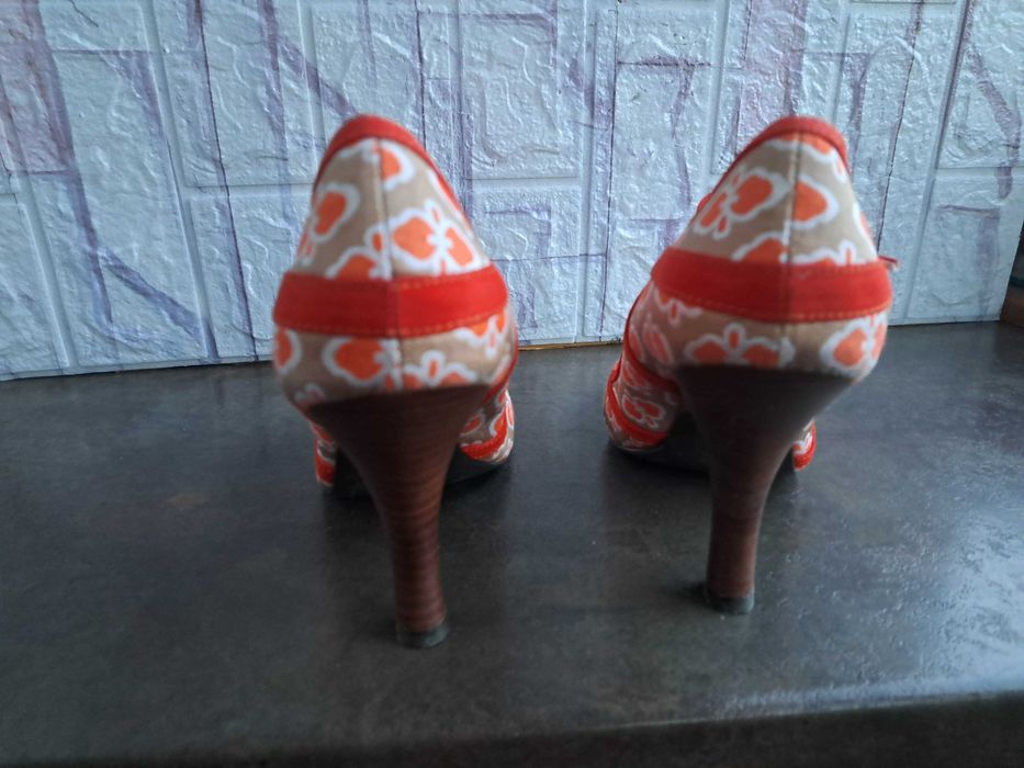 дамски обувки на токче Ruby Shoo номер39,Нови!