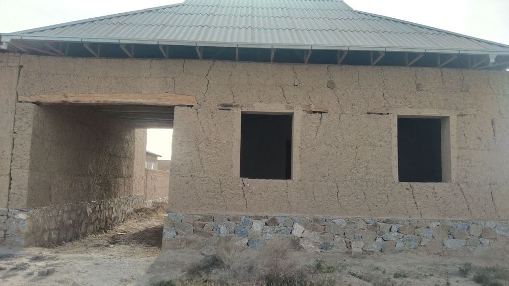 6 sotix Hovli Sotiladi