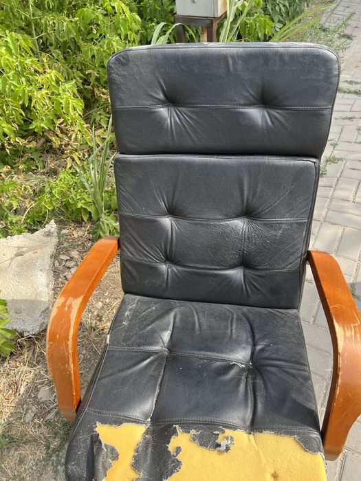 Кресло надо перешит кожу