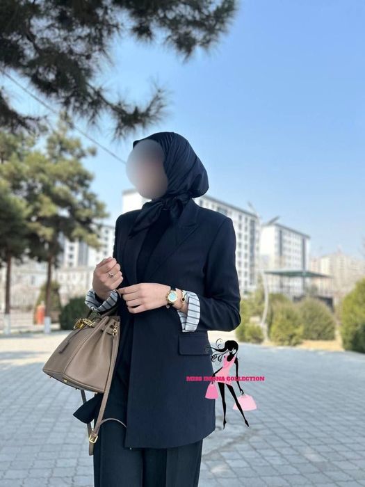Maxmara turetskiy ayollar kostyum shimi sotiladi. Razmer 38..