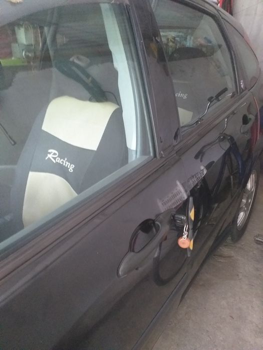 Vand ford focus pt dezmembrari  an 2001