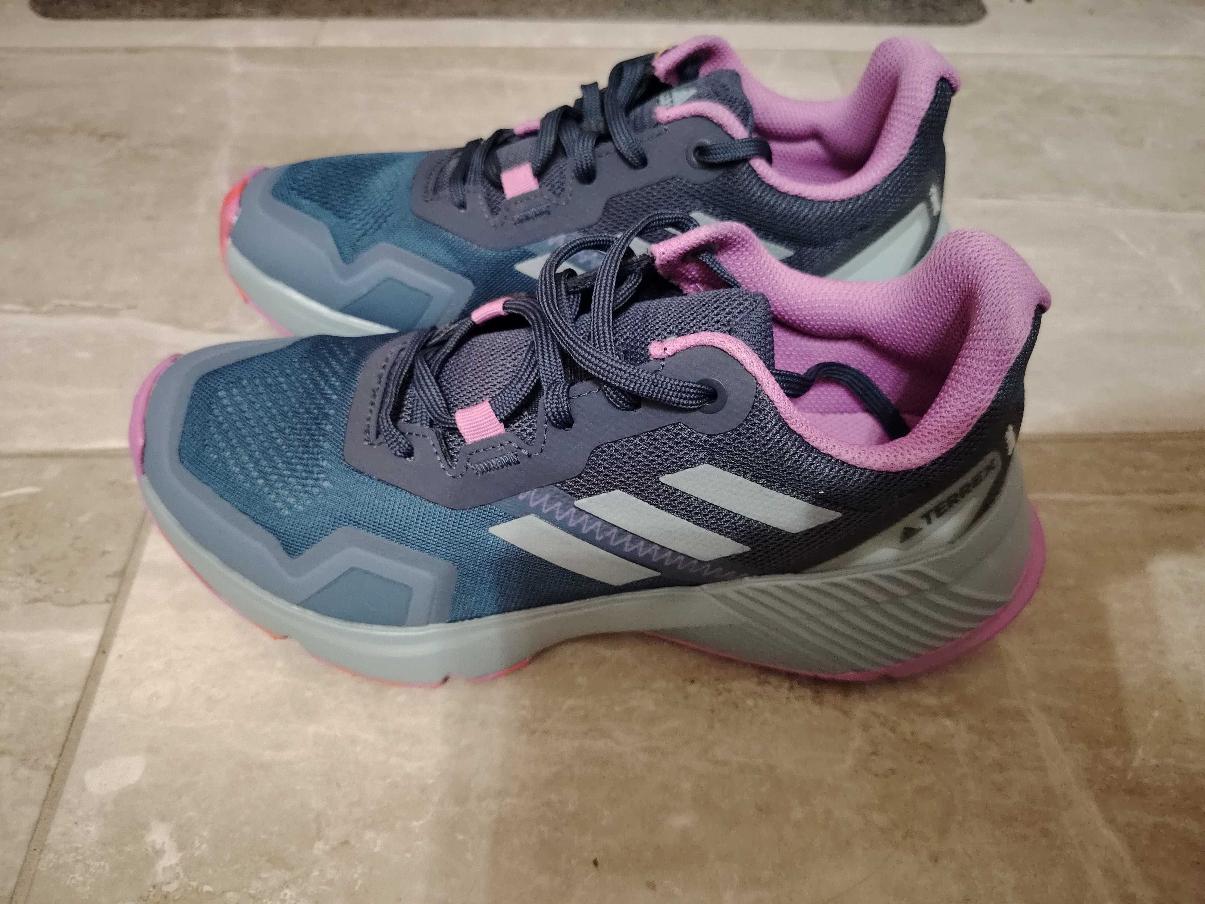 Маратонки  Adidas Terrex 36,5 Нови!!