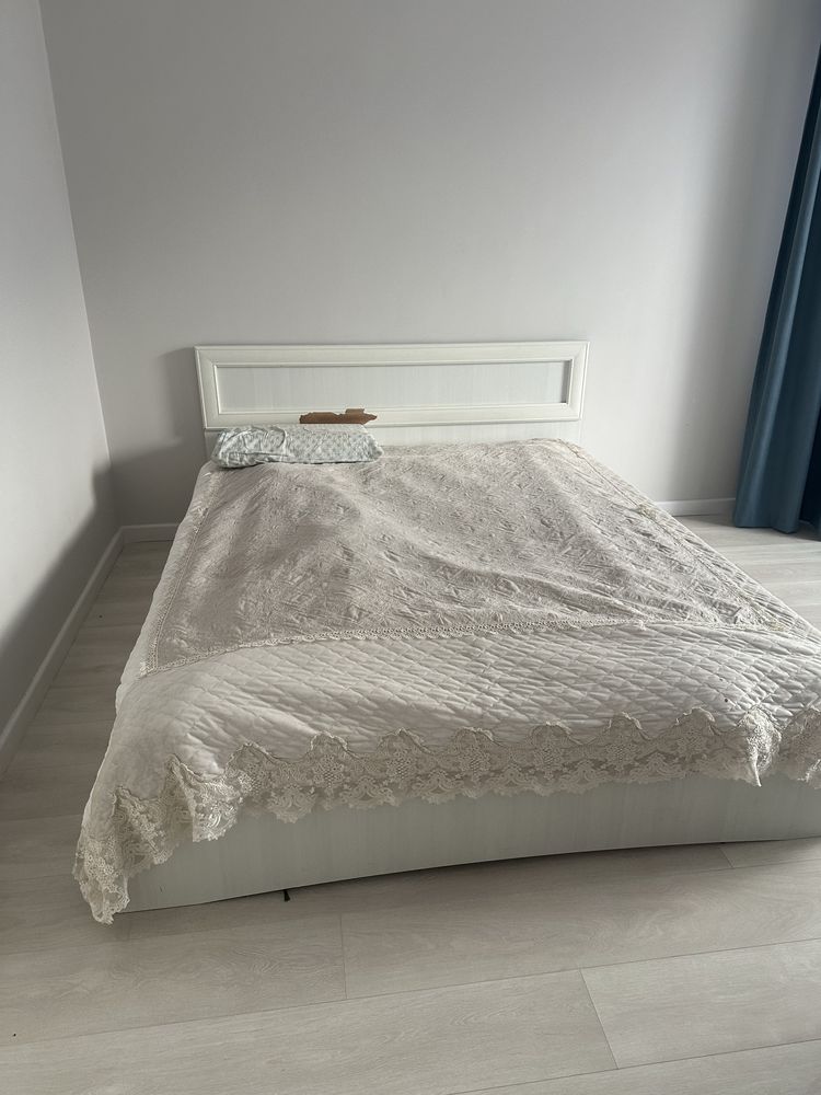 Продам двуспальную кровать