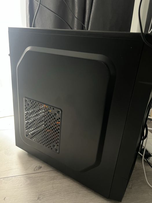 Настолен Компютър. Подарък мишка и клавиатура