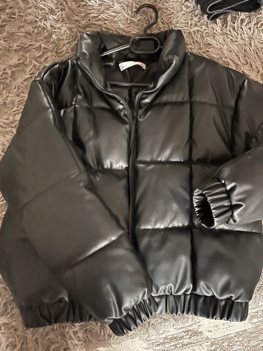 Продам очень тёплую куртку цена 8000