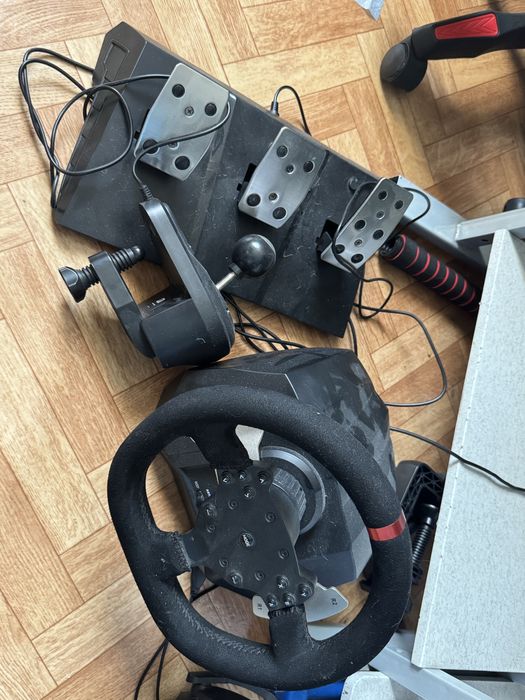 Продам игровой руль 900 градусов