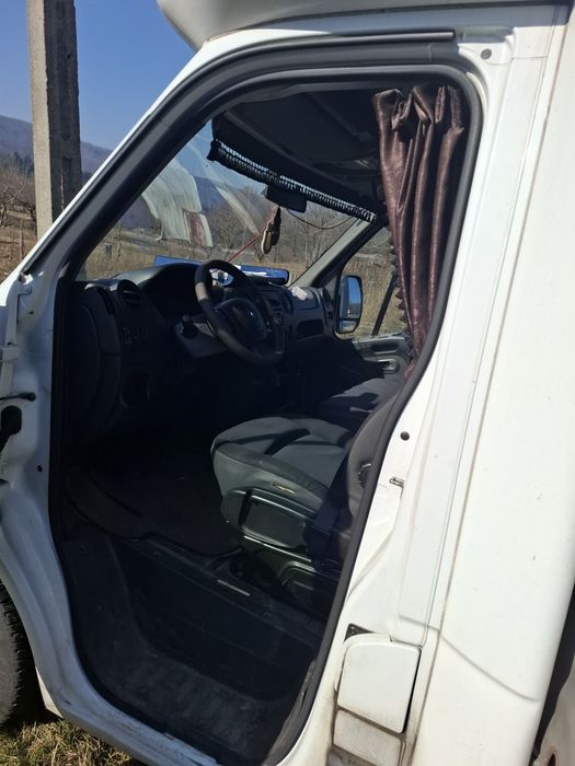 Vând Renault Master