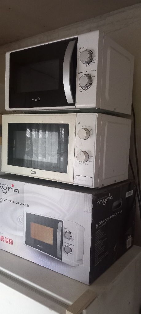 Vând cuptor cu microunde