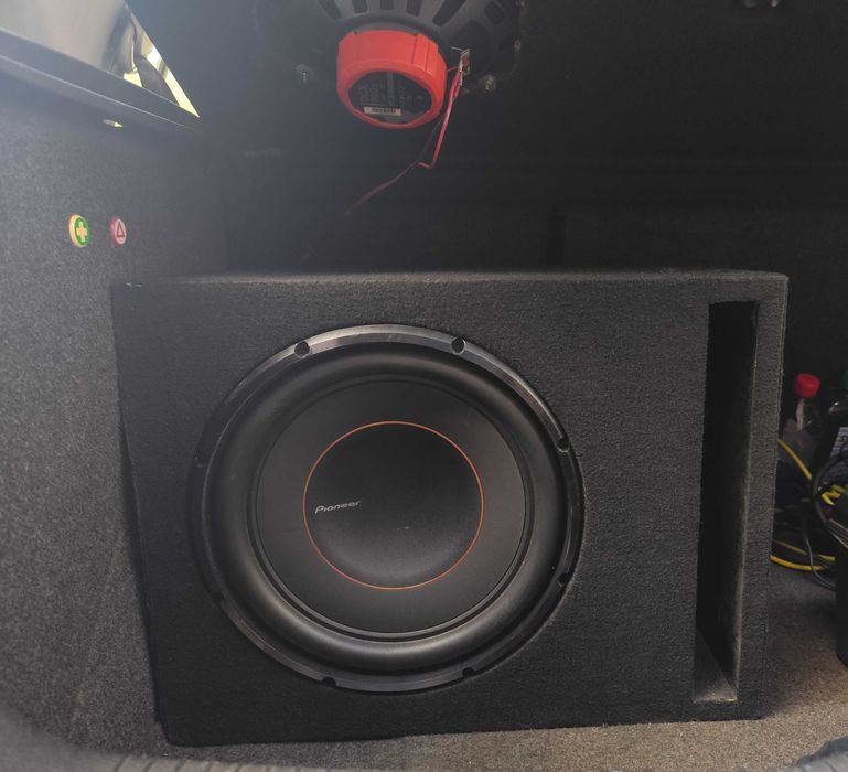 Комплект бас каса Pioneer D12d2 и моноблок Lanzar vibe 1000.1D