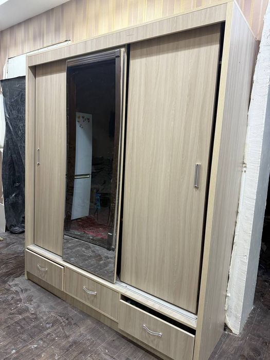 Шкаф сатылады, размери 210×180×55 бахасы 1млн,