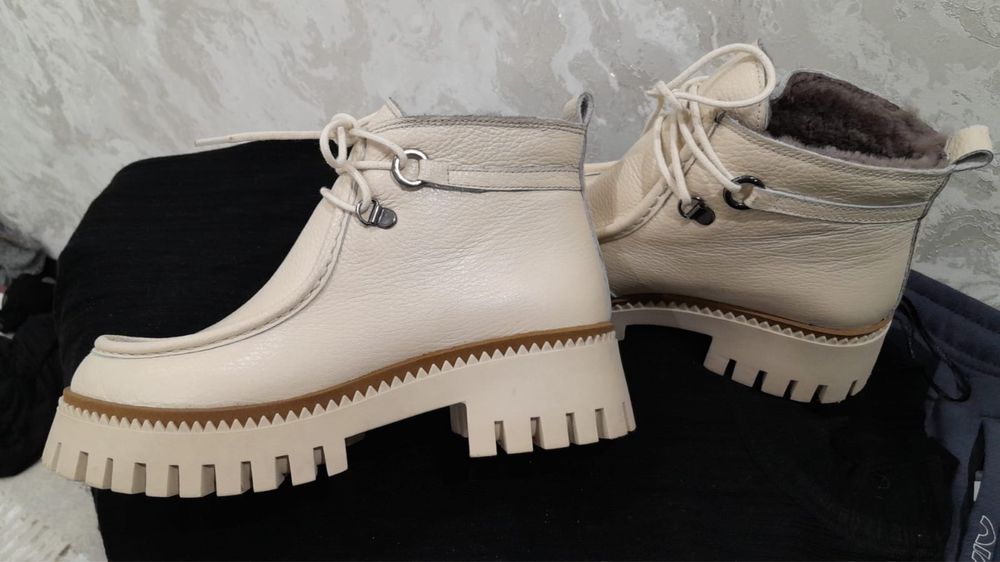 Продам зимние ботинки