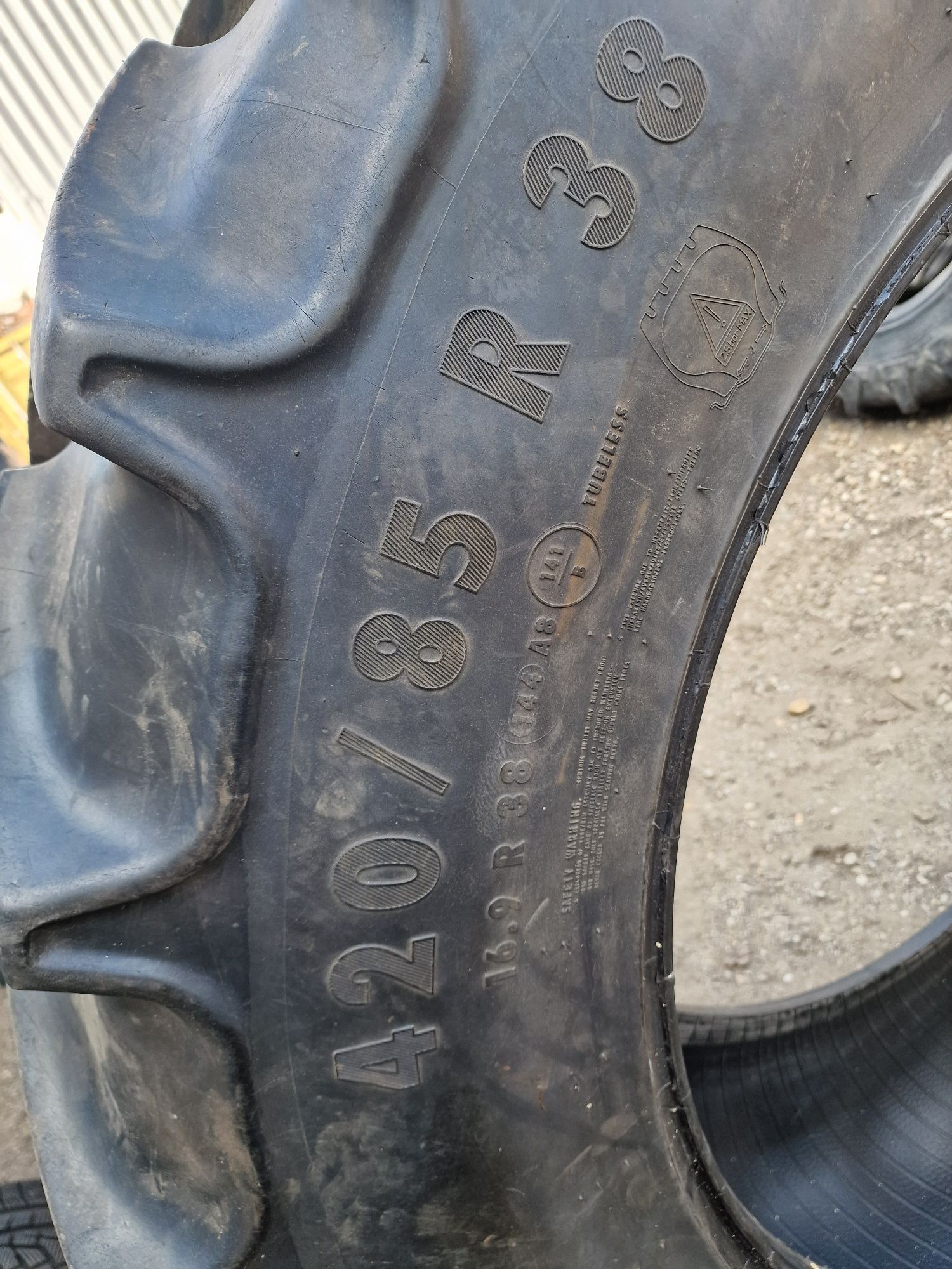 16.9R38 (420/85R38) anvelope Continental