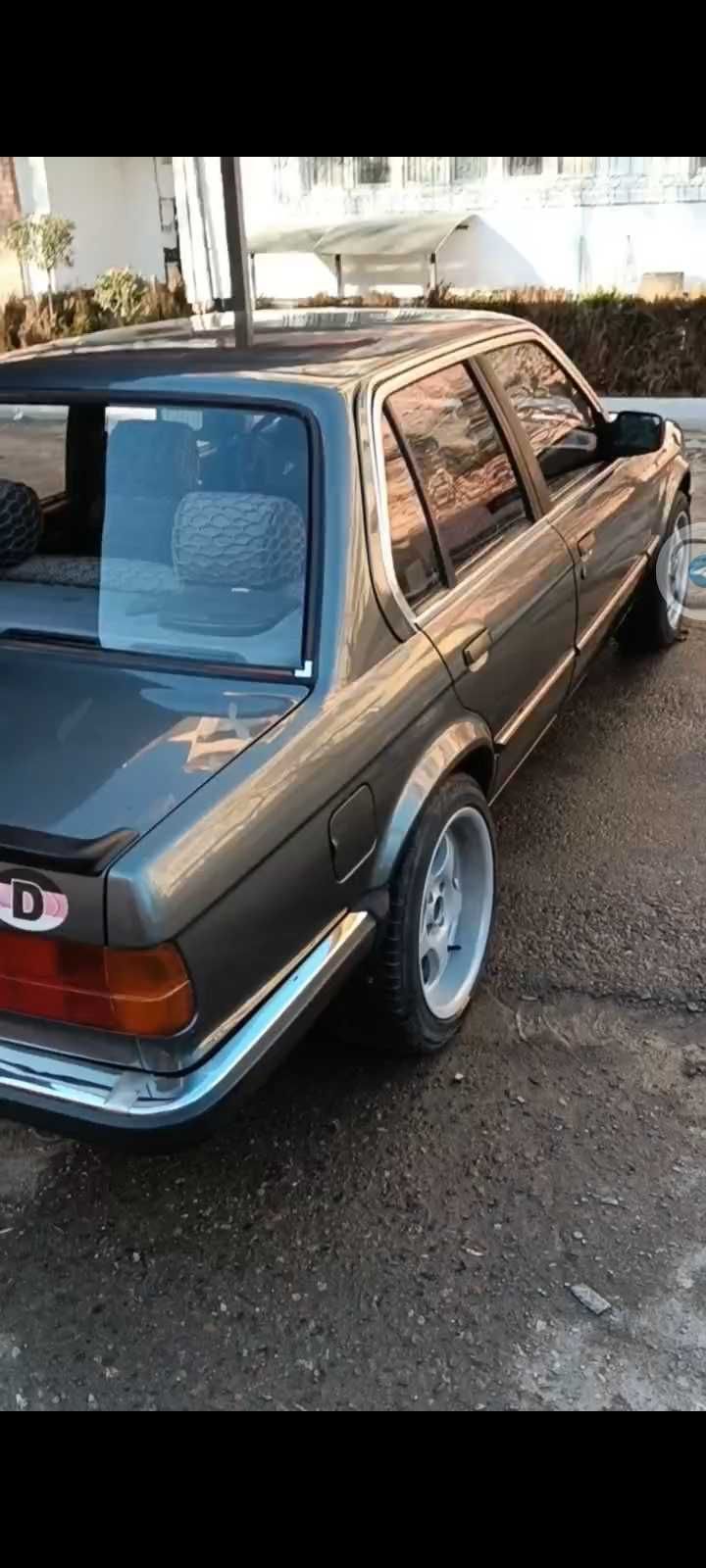 BMW E30 в хорошем состоянии