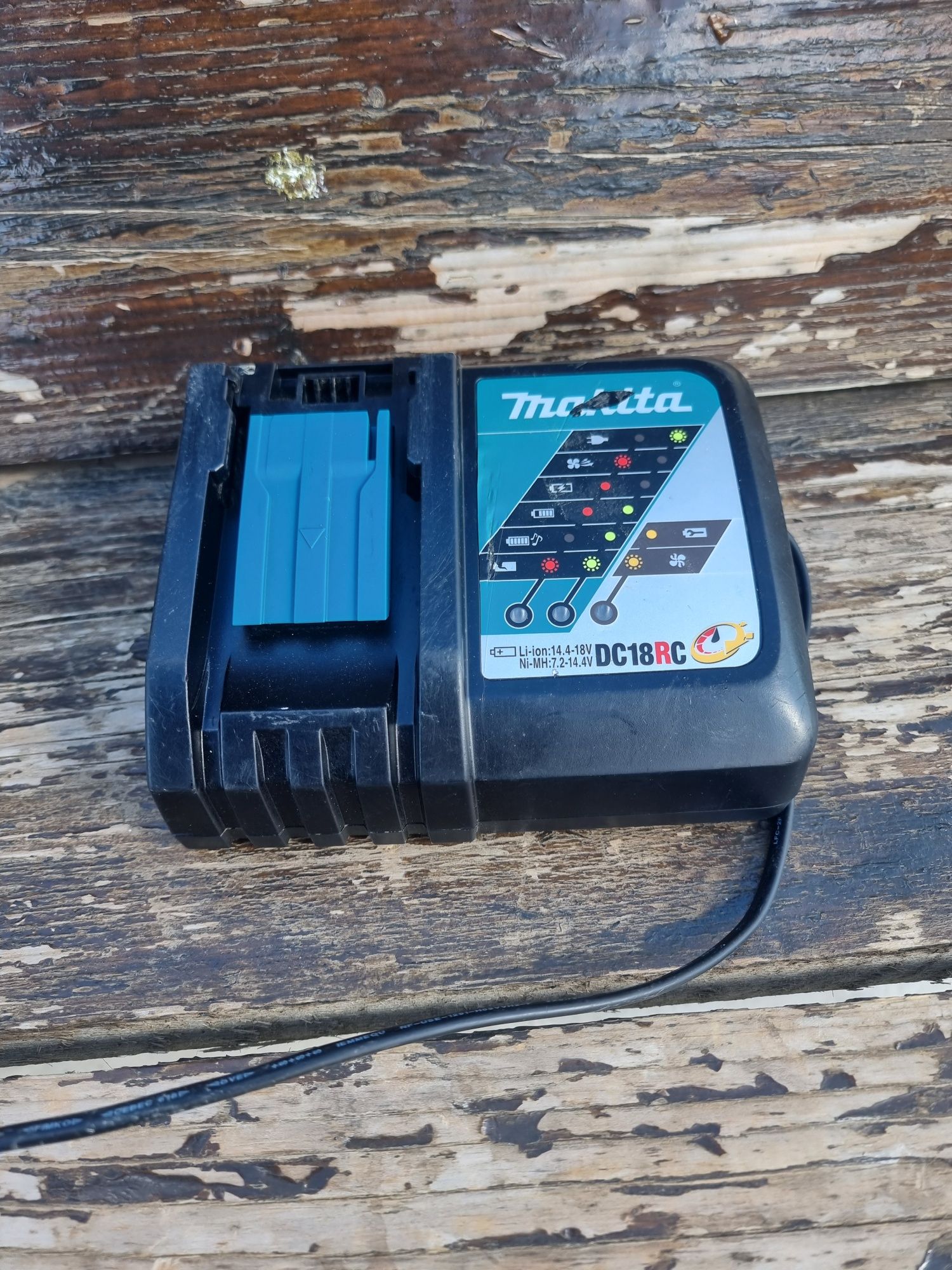 Incarcator Makita DC18RC