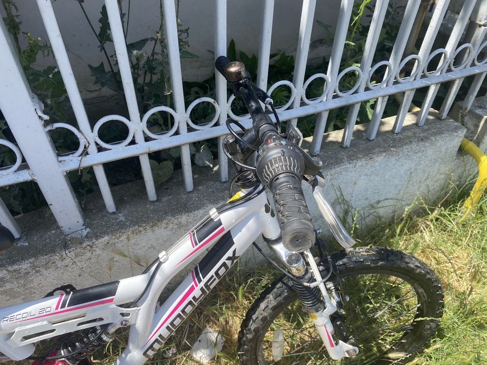 Bicicleta Muddyfox ,de tip mountain bike, cu suspensie completa