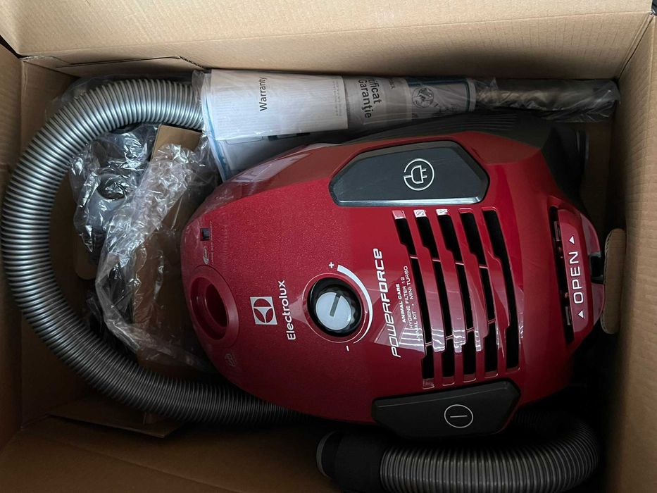 Vand aspirator nou, Electrolux Powerforce Animal miniturbo cu sac