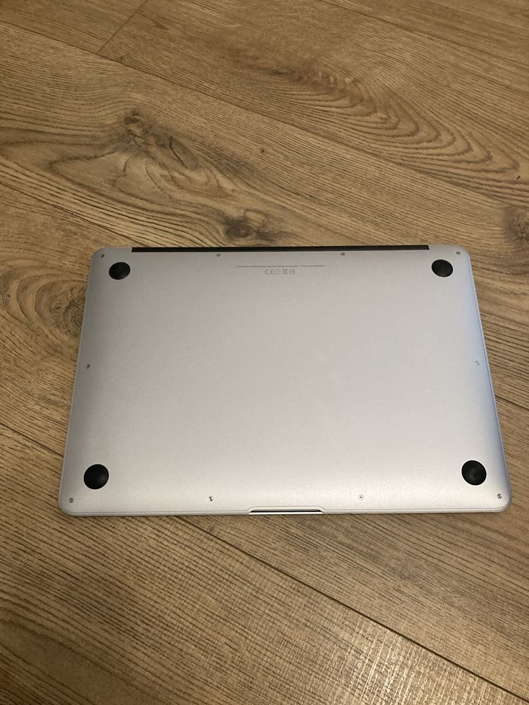 Laptop MacBook Air Early 2015 ; SSD