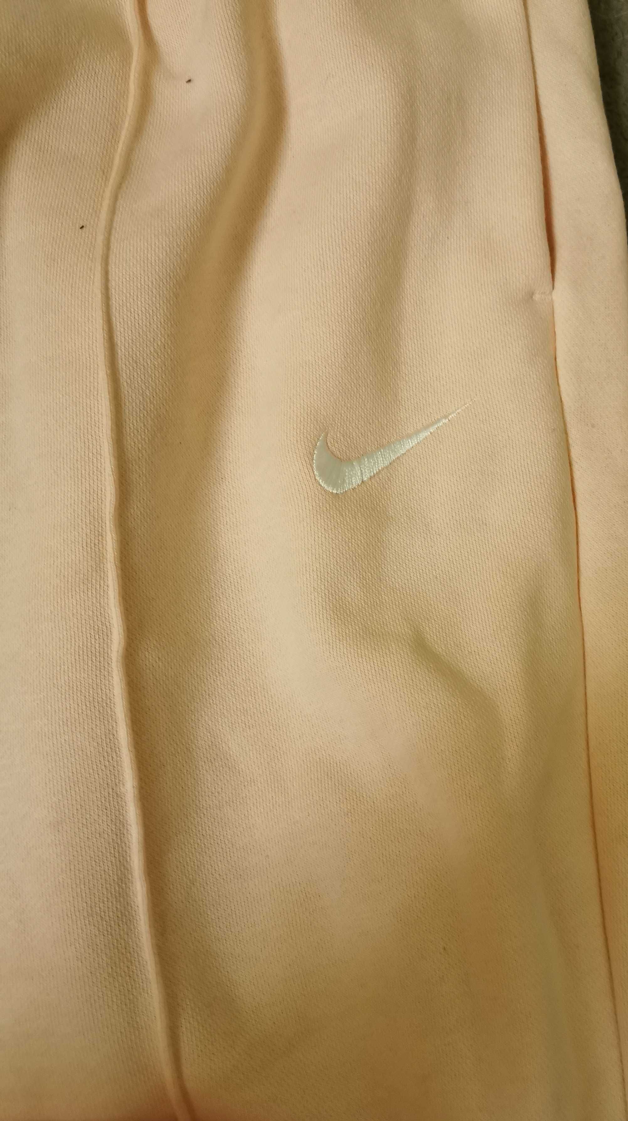 Pantaloni Nike roz