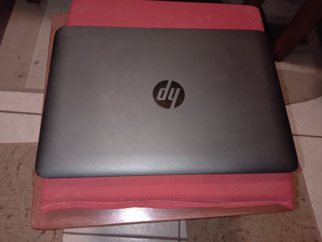 Vând Laptop HP DESKTOP- B5KA8 S1 Elitebook 850