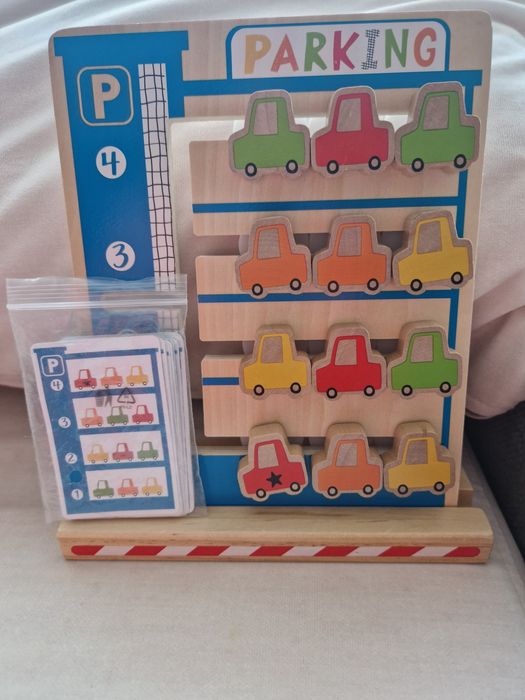 Детски играчки - дървен паркинг за коли и мозайка за подреждане