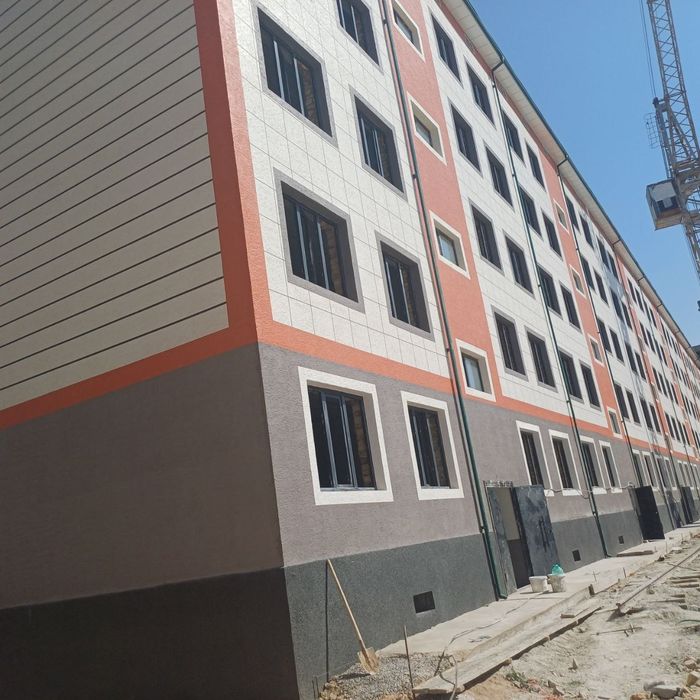 Uy sotiladi naqtga kelishamiz 2 xona 1 etaj 435 mln