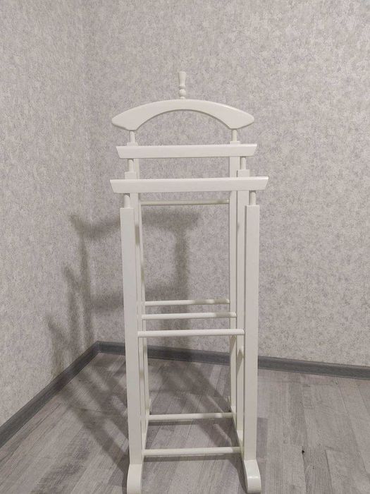 Классическая деревянная вешалка , напольная для одежды, из двух частей