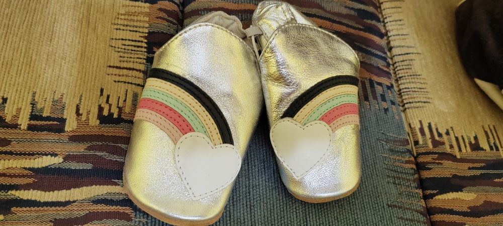 Vând încalțăminte piele pentru copii